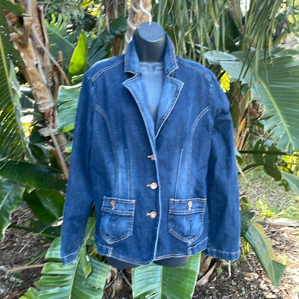 Bass denim jacket with copper buttons